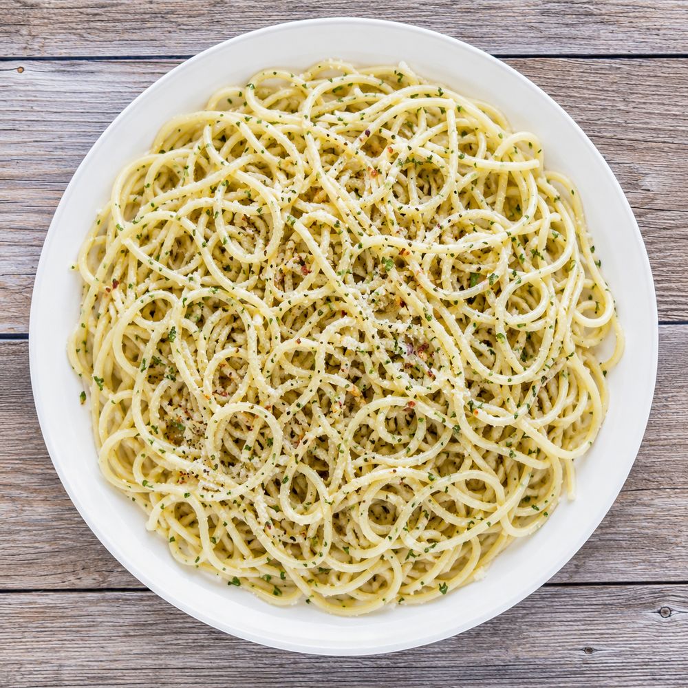 Aglio e Olio: Maximizing Cheap Pantry Staples for Maximum Garlic Flavor